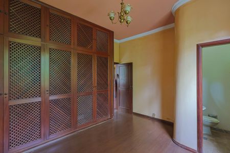 Casa de condomínio à venda com 420m², 4 quartos e 5 vagas Casa de condomínio à venda com 420m², 4 quartos e 5 vagasQuarto 1 - Semi Suíte