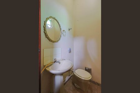 Casa de condomínio à venda com 420m², 4 quartos e 5 vagas Casa de condomínio à venda com 420m², 4 quartos e 5 vagasBanheiro da Suíte 1