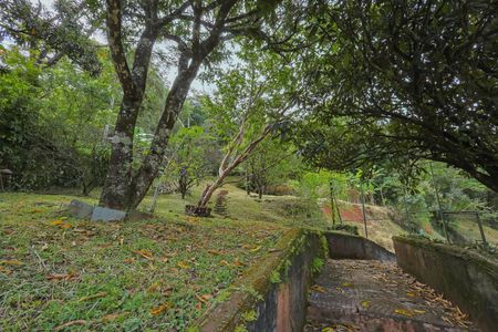 Casa de condomínio à venda com 420m², 4 quartos e 5 vagas Casa de condomínio à venda com 420m², 4 quartos e 5 vagasQuintal