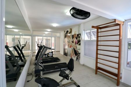 Apartamento para alugar com 235m², 3 quartos e 3 vagas Apartamento para alugar com 235m², 3 quartos e 3 vagasÁrea comum - Academia