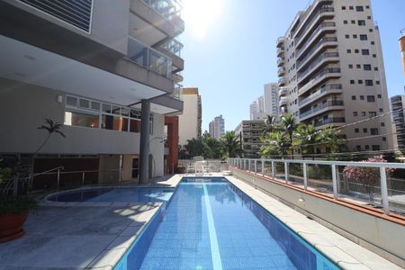 Apartamento para alugar com 235m², 3 quartos e 3 vagas Apartamento para alugar com 235m², 3 quartos e 3 vagasÁrea comum - Piscina