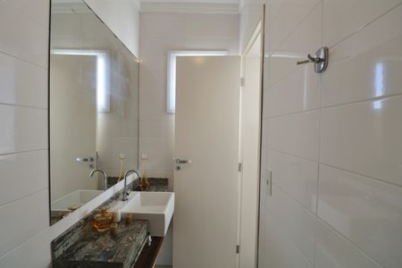 Apartamento para alugar com 235m², 3 quartos e 3 vagas Apartamento para alugar com 235m², 3 quartos e 3 vagasBanheiro Social 2