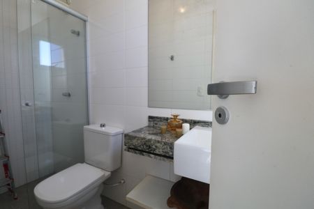 Apartamento para alugar com 235m², 3 quartos e 3 vagas Apartamento para alugar com 235m², 3 quartos e 3 vagasBanheiro Social 2