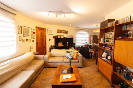 Casa à venda com 125m², 3 quartos e 2 vagas Casa à venda com 125m², 3 quartos e 2 vagasSala