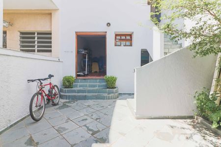 Casa à venda com 130m², 3 quartos e 2 vagas Casa à venda com 130m², 3 quartos e 2 vagasQuintal