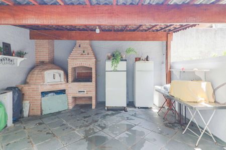 Casa à venda com 130m², 3 quartos e 2 vagas Casa à venda com 130m², 3 quartos e 2 vagasChurrasqueira