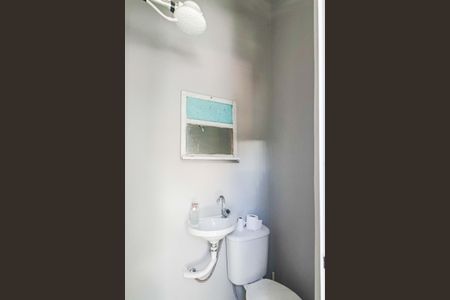 Casa à venda com 130m², 3 quartos e 2 vagas Casa à venda com 130m², 3 quartos e 2 vagasBanheiro Lavanderia