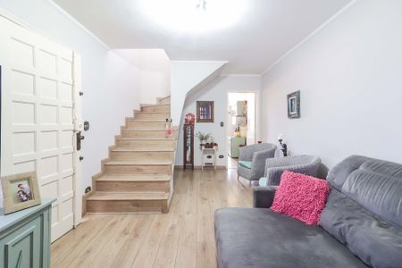 Casa à venda com 130m², 3 quartos e 2 vagas Casa à venda com 130m², 3 quartos e 2 vagasSala