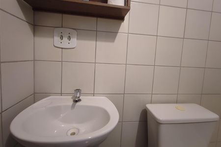 Casa de condomínio à venda com 62m², 2 quartos e 1 vaga Casa de condomínio à venda com 62m², 2 quartos e 1 vagaBanheiro de Serviço