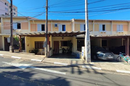 Casa de condomínio à venda com 62m², 2 quartos e 1 vaga Casa de condomínio à venda com 62m², 2 quartos e 1 vagaFachada