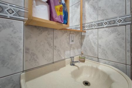 Casa de condomínio à venda com 62m², 2 quartos e 1 vaga Casa de condomínio à venda com 62m², 2 quartos e 1 vagaBanheiro