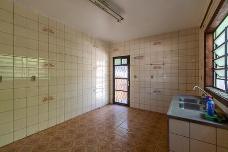 Casa à venda com 250m², 3 quartos e 4 vagas Casa à venda com 250m², 3 quartos e 4 vagasCozinha