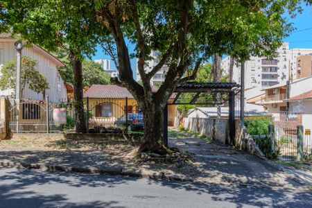 Casa à venda com 250m², 3 quartos e 4 vagas Casa à venda com 250m², 3 quartos e 4 vagasFachada