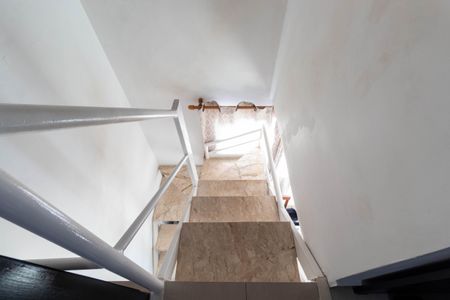 Apartamento à venda com 97m², 3 quartos e 1 vaga Apartamento à venda com 97m², 3 quartos e 1 vagaEscada