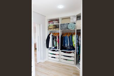 Apartamento à venda com 104m², 3 quartos e 2 vagas Apartamento à venda com 104m², 3 quartos e 2 vagasCloset da suíte