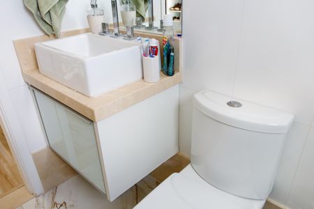 Apartamento à venda com 104m², 3 quartos e 2 vagas Apartamento à venda com 104m², 3 quartos e 2 vagasBanheiro da Suíte