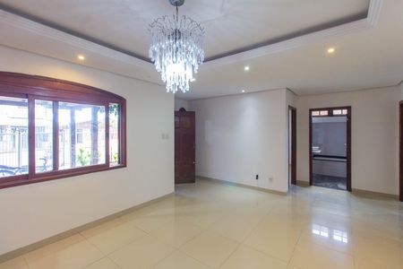 Casa para alugar com 170m², 4 quartos e 2 vagas Casa para alugar com 170m², 4 quartos e 2 vagasSala