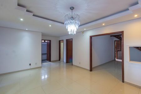 Casa para alugar com 170m², 4 quartos e 2 vagas Casa para alugar com 170m², 4 quartos e 2 vagasSala