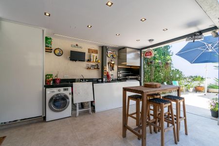 Casa à venda com 158m², 3 quartos e 2 vagas Casa à venda com 158m², 3 quartos e 2 vagasÁrea de Serviço