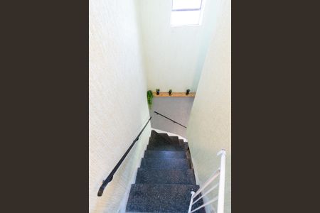 Casa à venda com 158m², 3 quartos e 2 vagas Casa à venda com 158m², 3 quartos e 2 vagasEscada