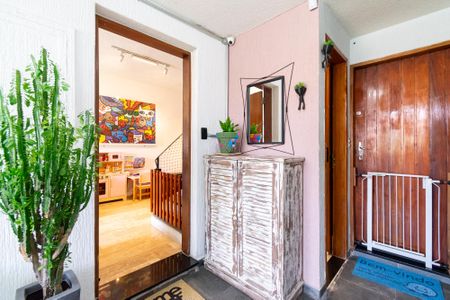 Casa à venda com 158m², 3 quartos e 2 vagas Casa à venda com 158m², 3 quartos e 2 vagasEntrada