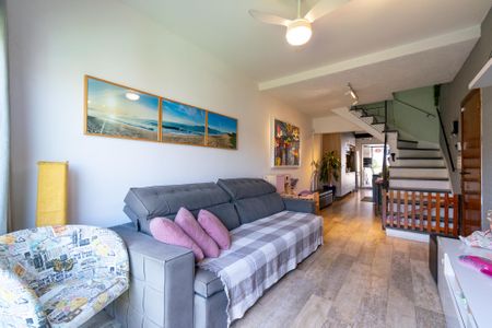 Casa à venda com 158m², 3 quartos e 2 vagas Casa à venda com 158m², 3 quartos e 2 vagasSala