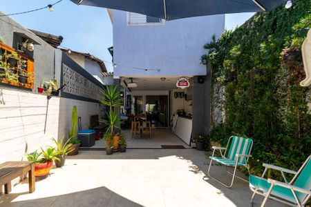 Casa à venda com 158m², 3 quartos e 2 vagas Casa à venda com 158m², 3 quartos e 2 vagasQuintal