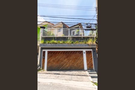 Casa à venda com 158m², 3 quartos e 2 vagas Casa à venda com 158m², 3 quartos e 2 vagasFachada