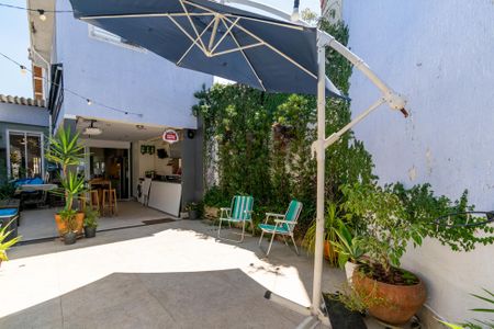 Casa à venda com 158m², 3 quartos e 2 vagas Casa à venda com 158m², 3 quartos e 2 vagasQuintal