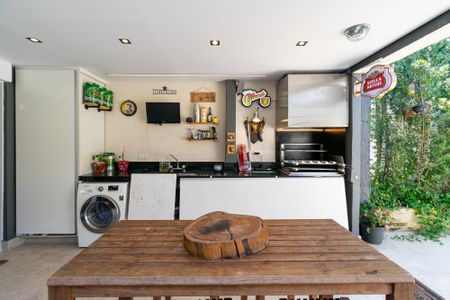 Casa à venda com 158m², 3 quartos e 2 vagas Casa à venda com 158m², 3 quartos e 2 vagasÁrea de Serviço