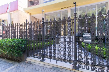 Apartamento à venda com 158m², 3 quartos e 1 vaga Apartamento à venda com 158m², 3 quartos e 1 vagaFachada