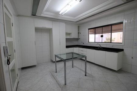 Casa de condomínio para alugar com 323m², 3 quartos e 4 vagas Casa de condomínio para alugar com 323m², 3 quartos e 4 vagasCozinha
