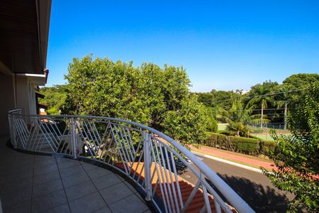 Casa de condomínio para alugar com 323m², 3 quartos e 4 vagas Casa de condomínio para alugar com 323m², 3 quartos e 4 vagasVaranda