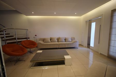 Casa de condomínio para alugar com 323m², 3 quartos e 4 vagas Casa de condomínio para alugar com 323m², 3 quartos e 4 vagasSala