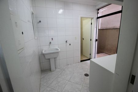 Casa de condomínio para alugar com 323m², 3 quartos e 4 vagas Casa de condomínio para alugar com 323m², 3 quartos e 4 vagasÁrea de Serviço