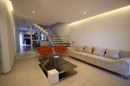 Casa de condomínio para alugar com 323m², 3 quartos e 4 vagas Casa de condomínio para alugar com 323m², 3 quartos e 4 vagasSala