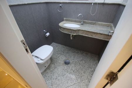 Casa de condomínio para alugar com 323m², 3 quartos e 4 vagas Casa de condomínio para alugar com 323m², 3 quartos e 4 vagasLavabo