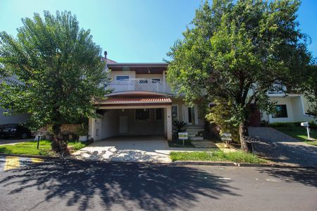 Casa de condomínio para alugar com 323m², 3 quartos e 4 vagas Casa de condomínio para alugar com 323m², 3 quartos e 4 vagasFachada