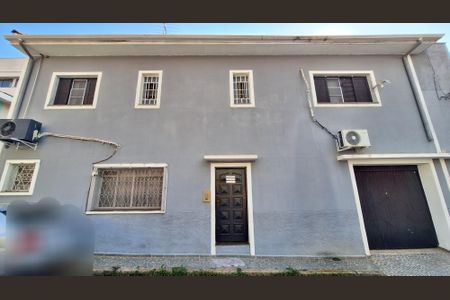 Casa de condomínio à venda com 300m², 4 quartos e 2 vagas Casa de condomínio à venda com 300m², 4 quartos e 2 vagasFachada
