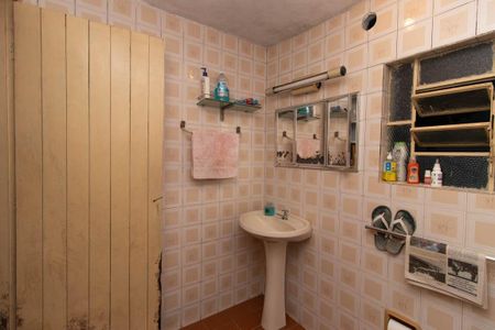 Casa à venda com 68m², 2 quartos e sem vaga Casa à venda com 68m², 2 quartos e sem vagaBanheiro