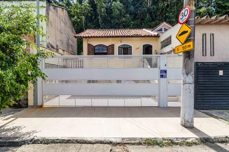 Casa à venda com 150m², 3 quartos e 2 vagas Casa à venda com 150m², 3 quartos e 2 vagasFachada