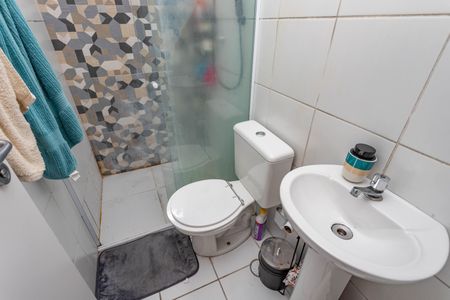 Apartamento à venda com 48m², 2 quartos e 1 vaga Apartamento à venda com 48m², 2 quartos e 1 vagaBanheiro da suíte