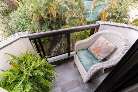 Apartamento à venda com 176m², 3 quartos e 3 vagas Apartamento à venda com 176m², 3 quartos e 3 vagasVaranda - Suíte 3