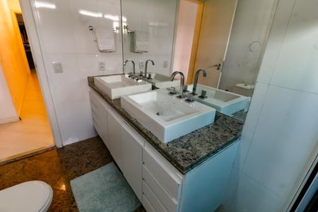 Apartamento à venda com 176m², 3 quartos e 3 vagas Apartamento à venda com 176m², 3 quartos e 3 vagasBanheiro da Suíte 3
