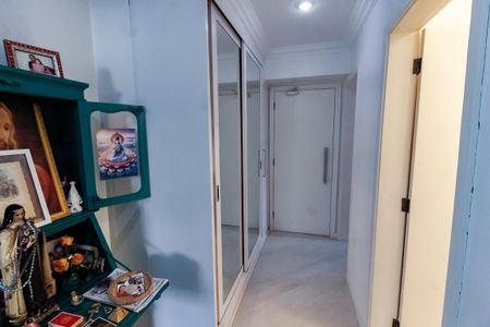 Apartamento à venda com 176m², 3 quartos e 3 vagas Apartamento à venda com 176m², 3 quartos e 3 vagasArmário do corredor