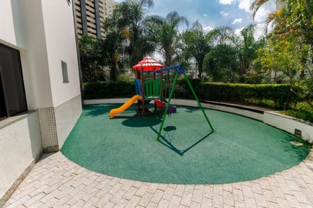 Apartamento à venda com 176m², 3 quartos e 3 vagas Apartamento à venda com 176m², 3 quartos e 3 vagasÁrea comum - Playground