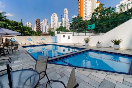 Apartamento à venda com 176m², 3 quartos e 3 vagas Apartamento à venda com 176m², 3 quartos e 3 vagasÁrea comum - Piscina