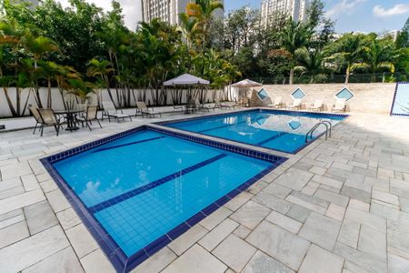 Apartamento à venda com 176m², 3 quartos e 3 vagas Apartamento à venda com 176m², 3 quartos e 3 vagasÁrea comum - Piscina