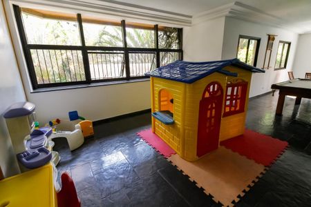 Apartamento à venda com 176m², 3 quartos e 3 vagas Apartamento à venda com 176m², 3 quartos e 3 vagasBrinquedoteca