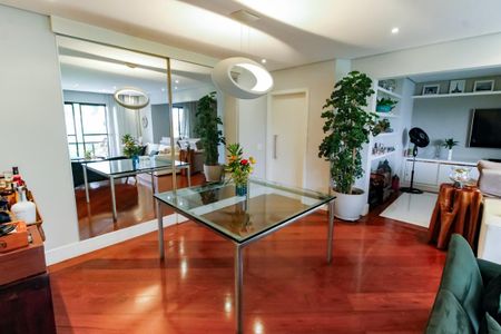 Apartamento à venda com 176m², 3 quartos e 3 vagas Apartamento à venda com 176m², 3 quartos e 3 vagasSala de Jantar